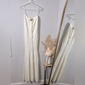 Women’s Long white skirt knit. Size M (6) Jluxlabel